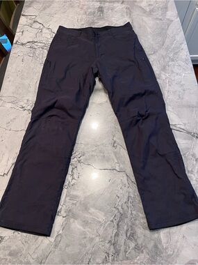 Orvis Men’s Size 34x32 Fleece-Lined Pants with side zippers!
